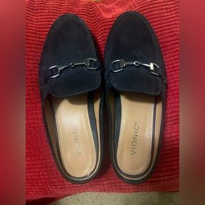 Worn one time and then I
remembered I have very wide Fred
Flintstone feet!